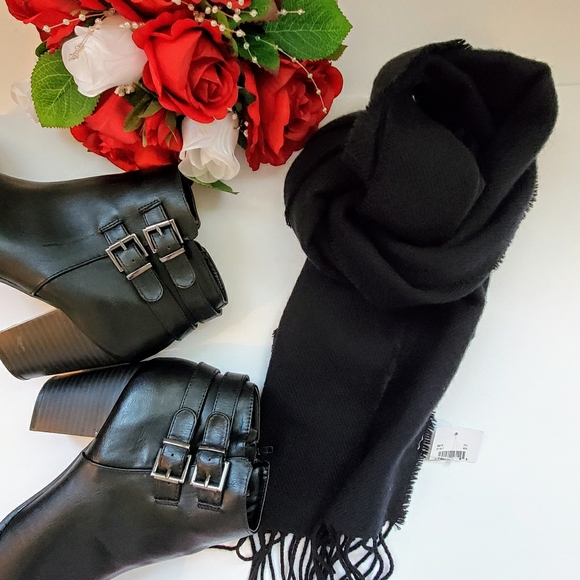 Accessories - NWT - Scarf